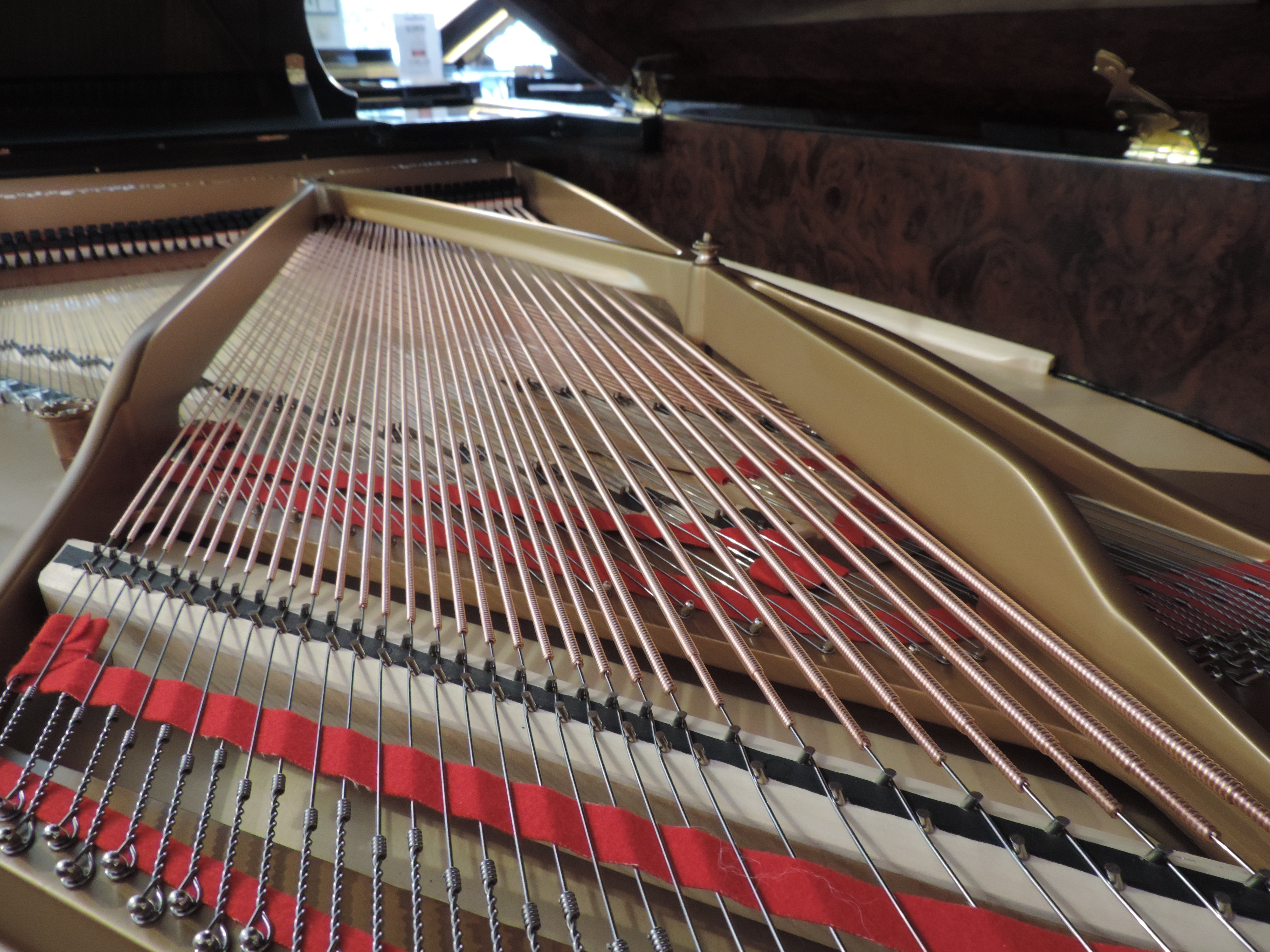 Bilder Heutschi Piano AG