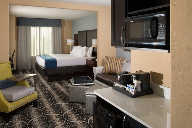 Images Holiday Inn Express & Suites Kansas City Airport by IHG