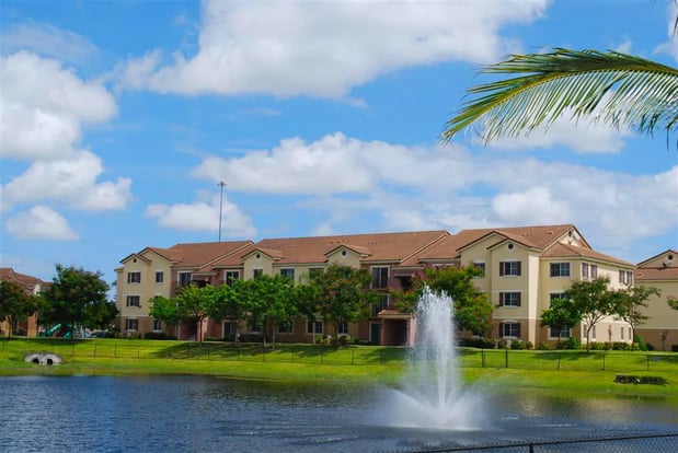 Images Sanctuary Cove Apartments