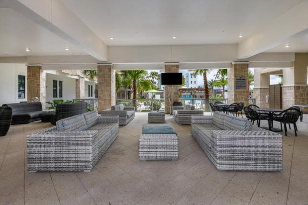 Images Centre Pointe Apartments