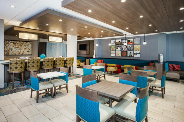 Images Holiday Inn Express & Suites Litchfield West, an IHG Hotel