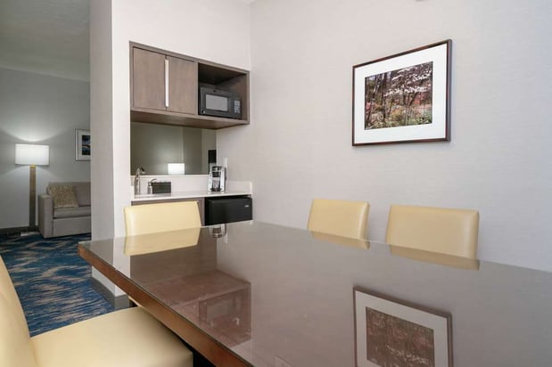 Images Embassy Suites by Hilton Alexandria Old Town