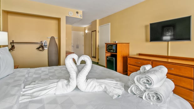 Images Holiday Inn & Suites Clearwater Beach by IHG