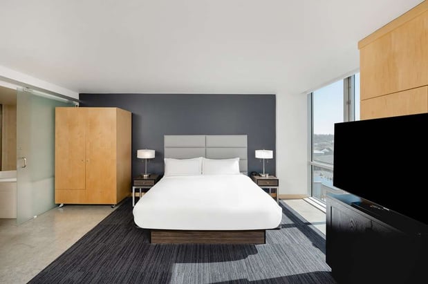 Images hotelVetro Iowa City, Tapestry Collection by Hilton