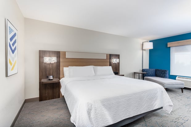 Images Holiday Inn Express & Suites Lancaster by IHG