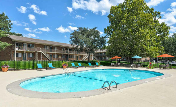 Images University Lake Apartments