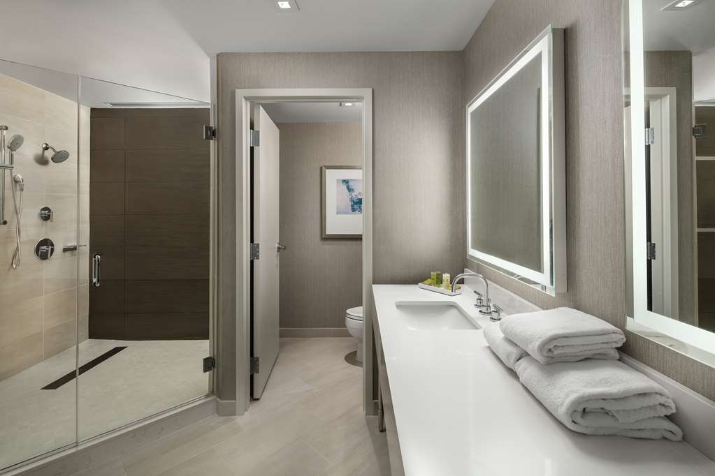 Guest room bath
