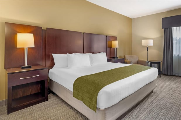 Images Best Western Plus Plaza by the Green