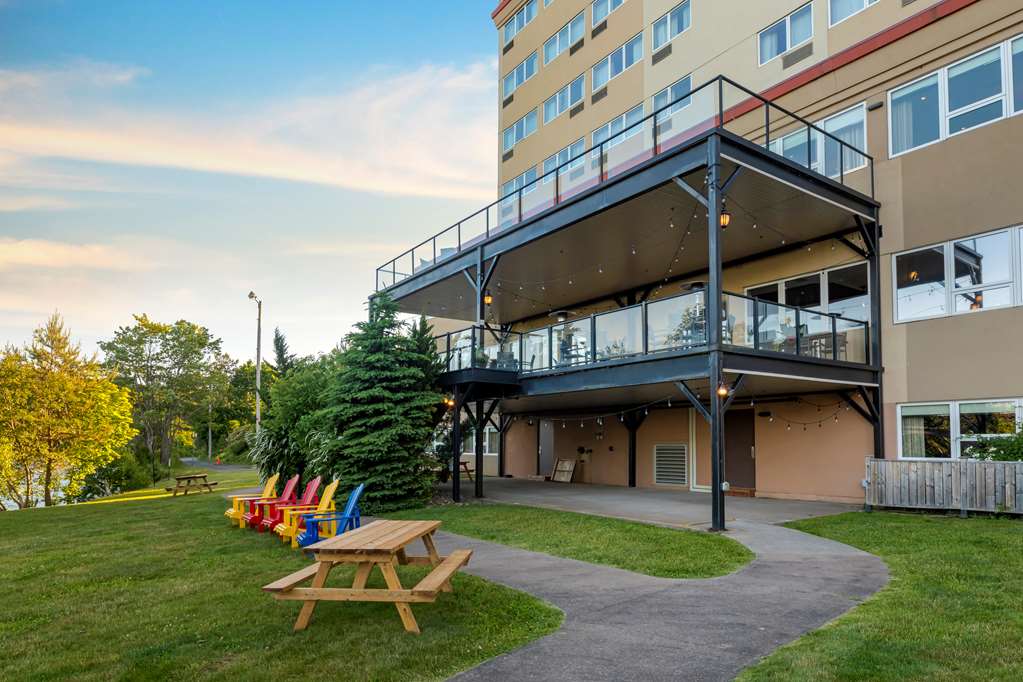 Exterior Views / Seating Best Western Plus Chocolate Lake Hotel Halifax (902)477-5611