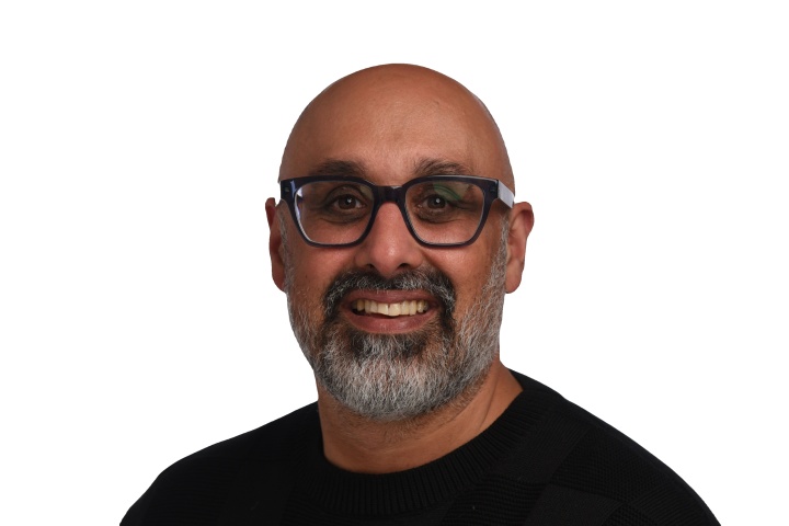 Ravinder Bahia, Optometrist / Director in our Tamworth store
