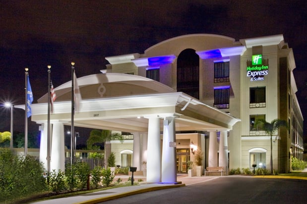 Images Holiday Inn Express & Suites Tampa -Usf-Busch Gardens by IHG