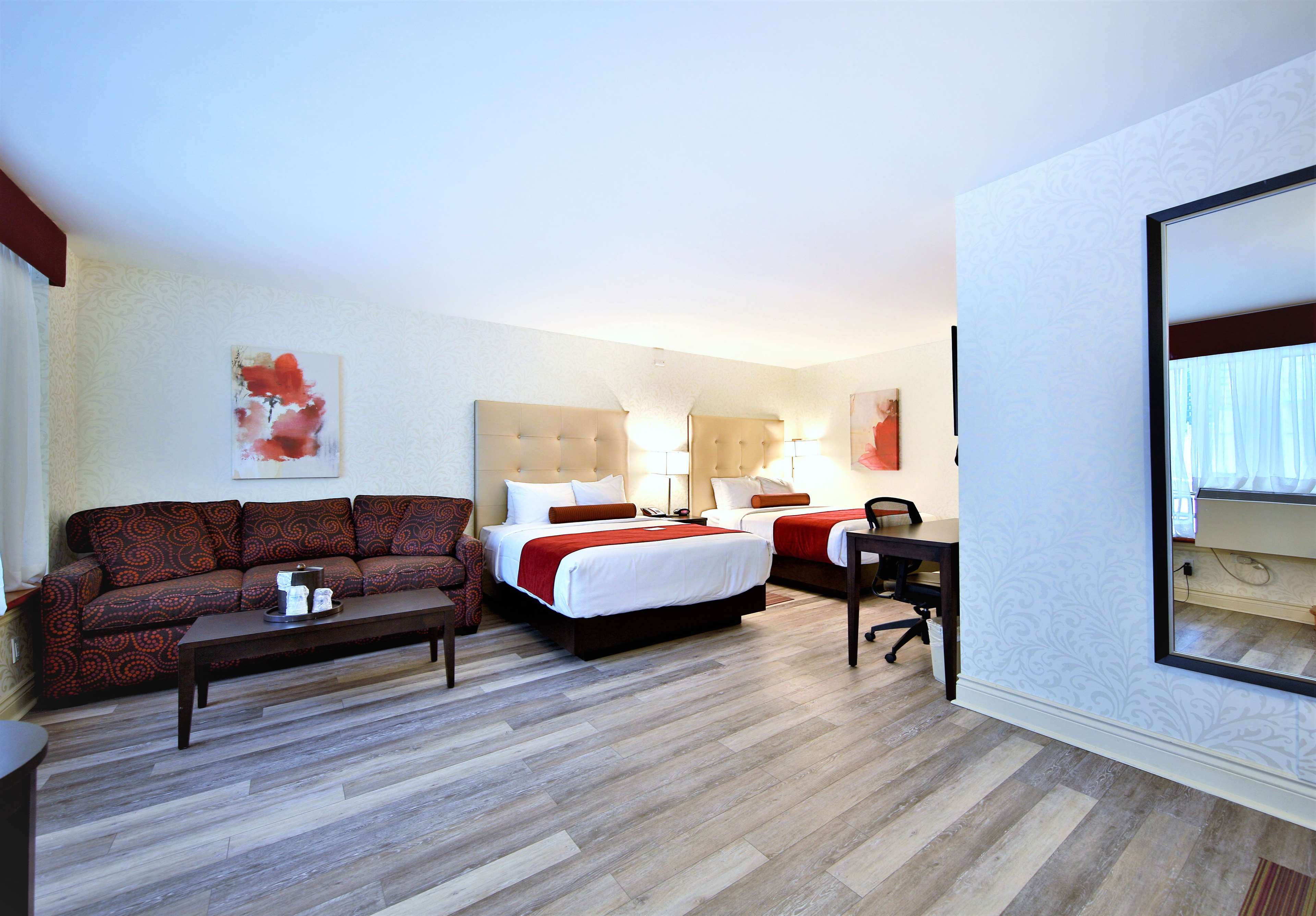 Suite 2 Queen + Sofa Bed Best Western Plus Montreal Downtown-Hotel Europa Montreal (514)866-6492