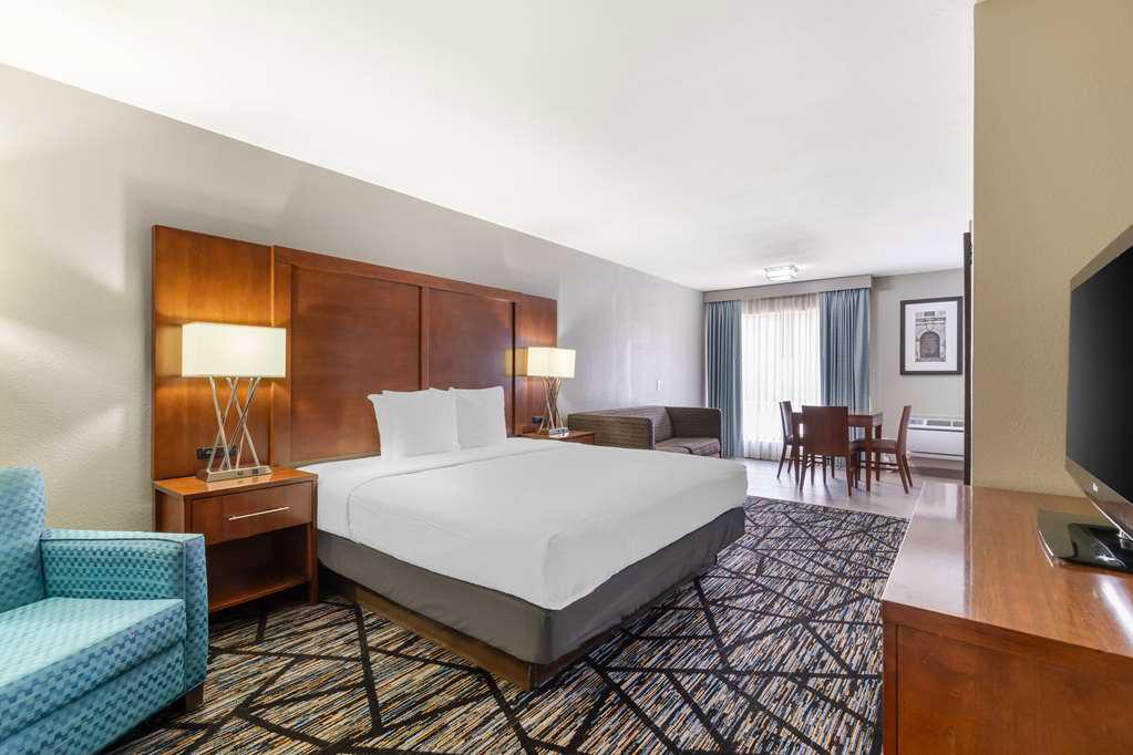 Two Room Suite Best Western Near Lackland AFB/Seaworld San Antonio (210)520-8080
