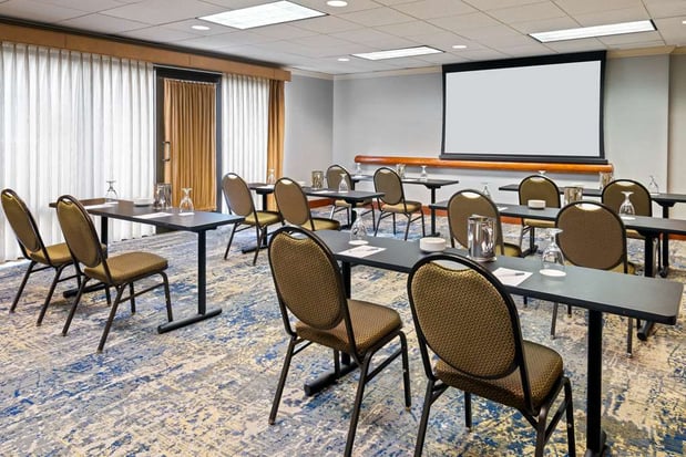 Images Hampton Inn & Suites Kansas City-Country Club Plaza