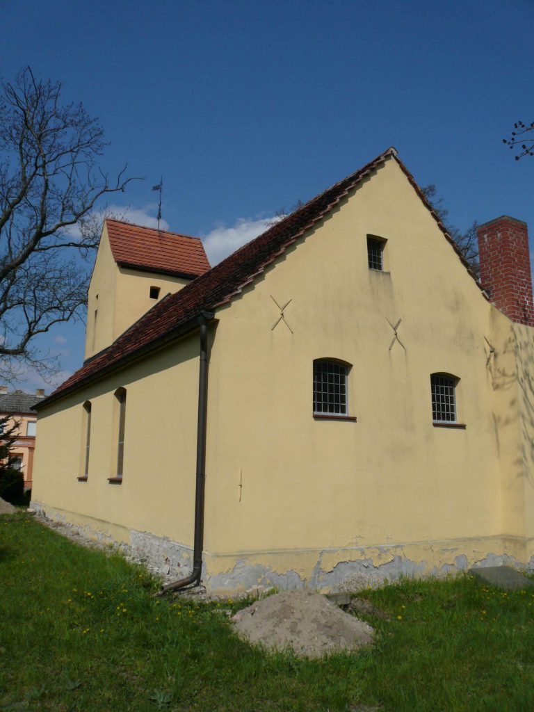 Kirche Riewend - Pfarrsprengel Päwesin, Riewender Dorfstraße in Päwesin