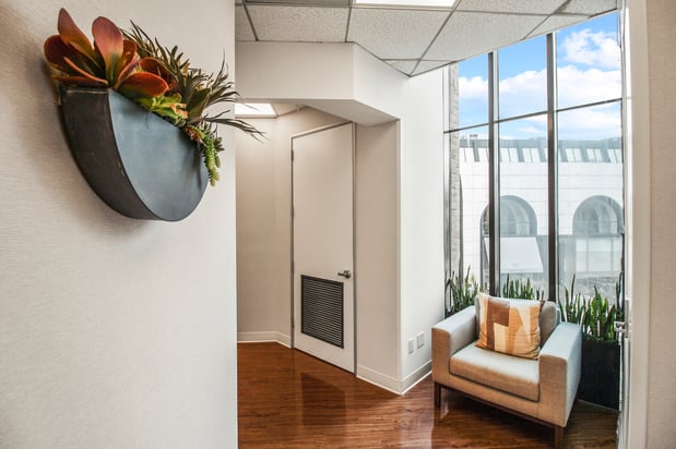 Images Moy, Fincher, Chipps Facial Plastics & Dermatology - Beverly Hills