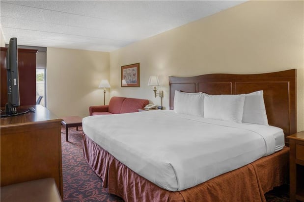 Images SureStay Plus by Best Western Chicago Lombard