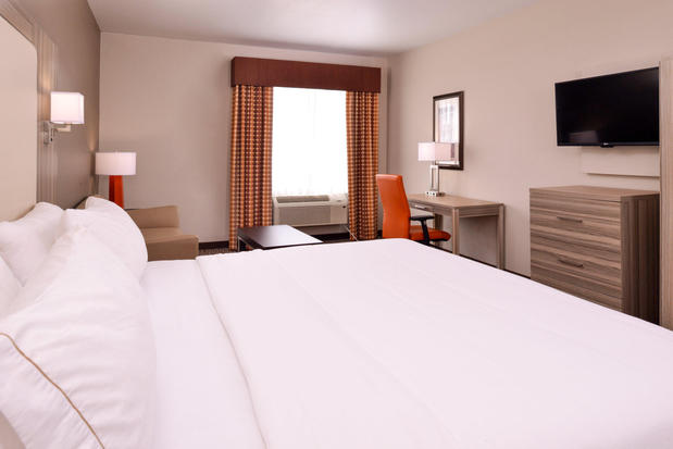 Images Holiday Inn Express & Suites Williams, an IHG Hotel
