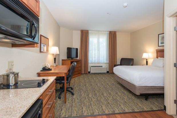 Images Candlewood Suites Mobile-Downtown by IHG