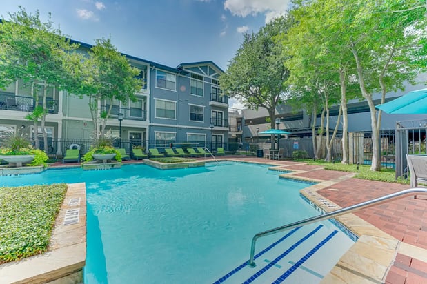 Images Easton Apartments