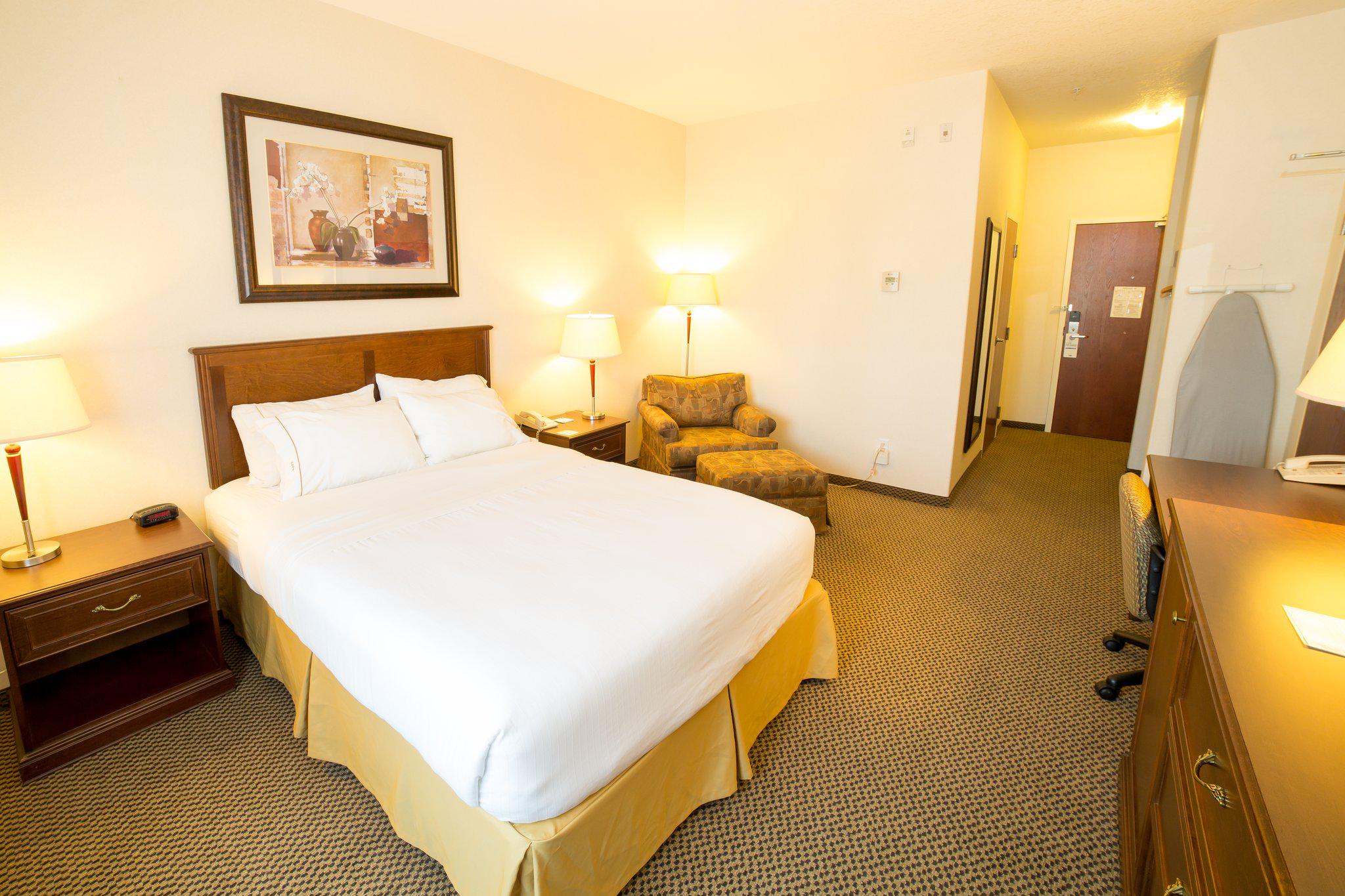 Images Holiday Inn Express & Suites Drayton Valley, an IHG Hotel