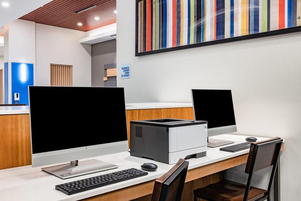Images Holiday Inn Express & Suites Lincoln Downtown by IHG