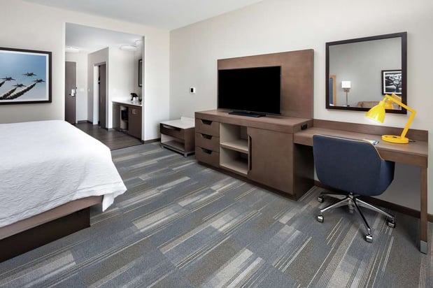 Images Hampton Inn & Suites San Diego Airport Liberty Station