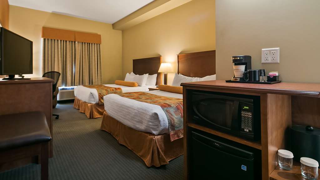 Guest Room Best Western Plus Service Inn & Suites Lethbridge (403)329-6844