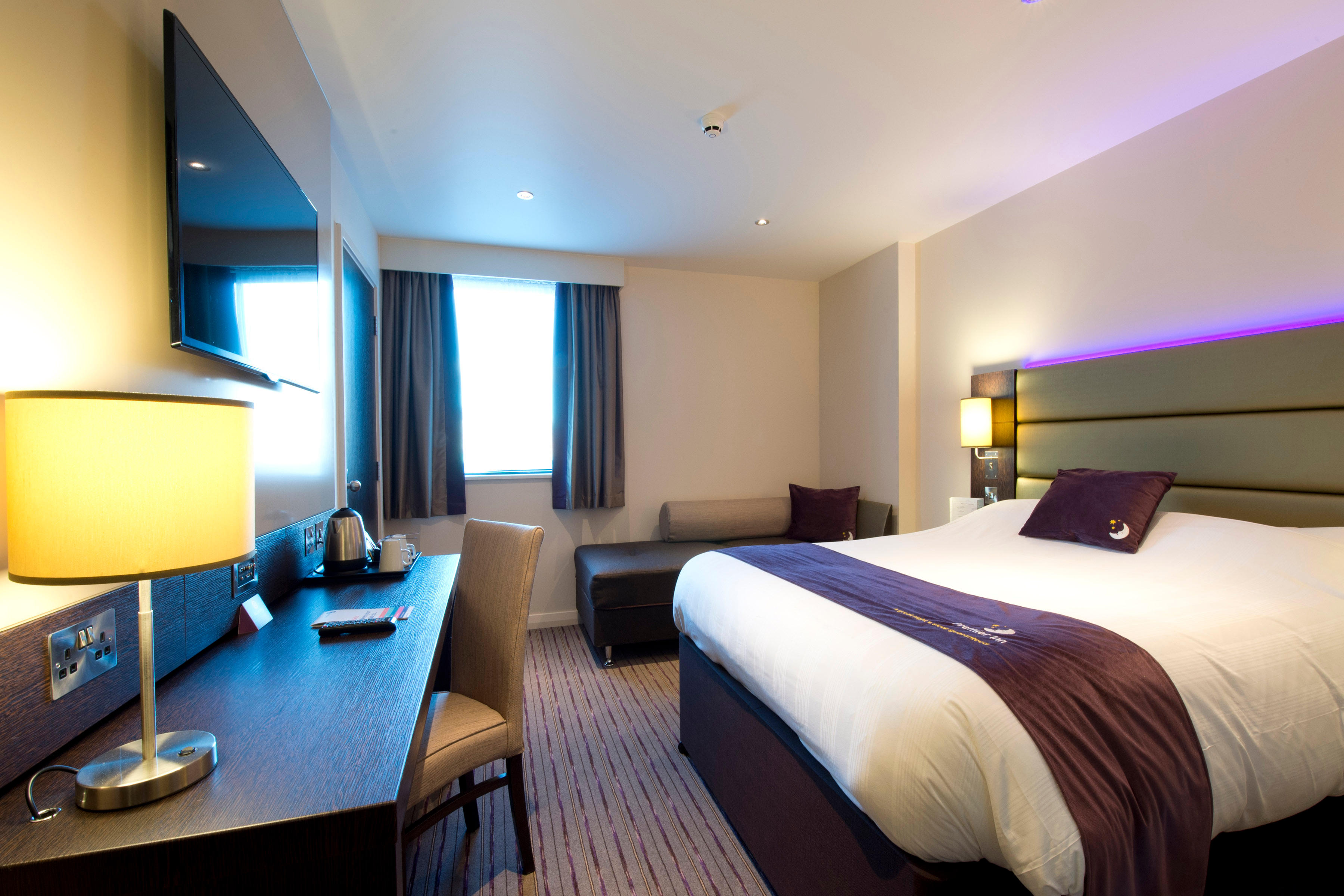 Premier Inn bedroom Premier Inn Blackburn Town Centre hotel Blackburn 03333 213081
