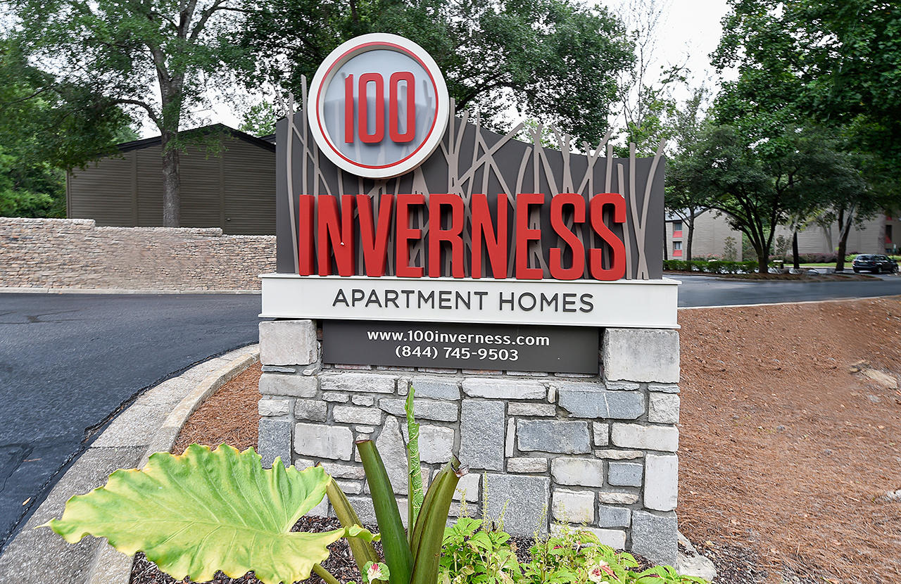 100 Inverness Apartment Homes Photo