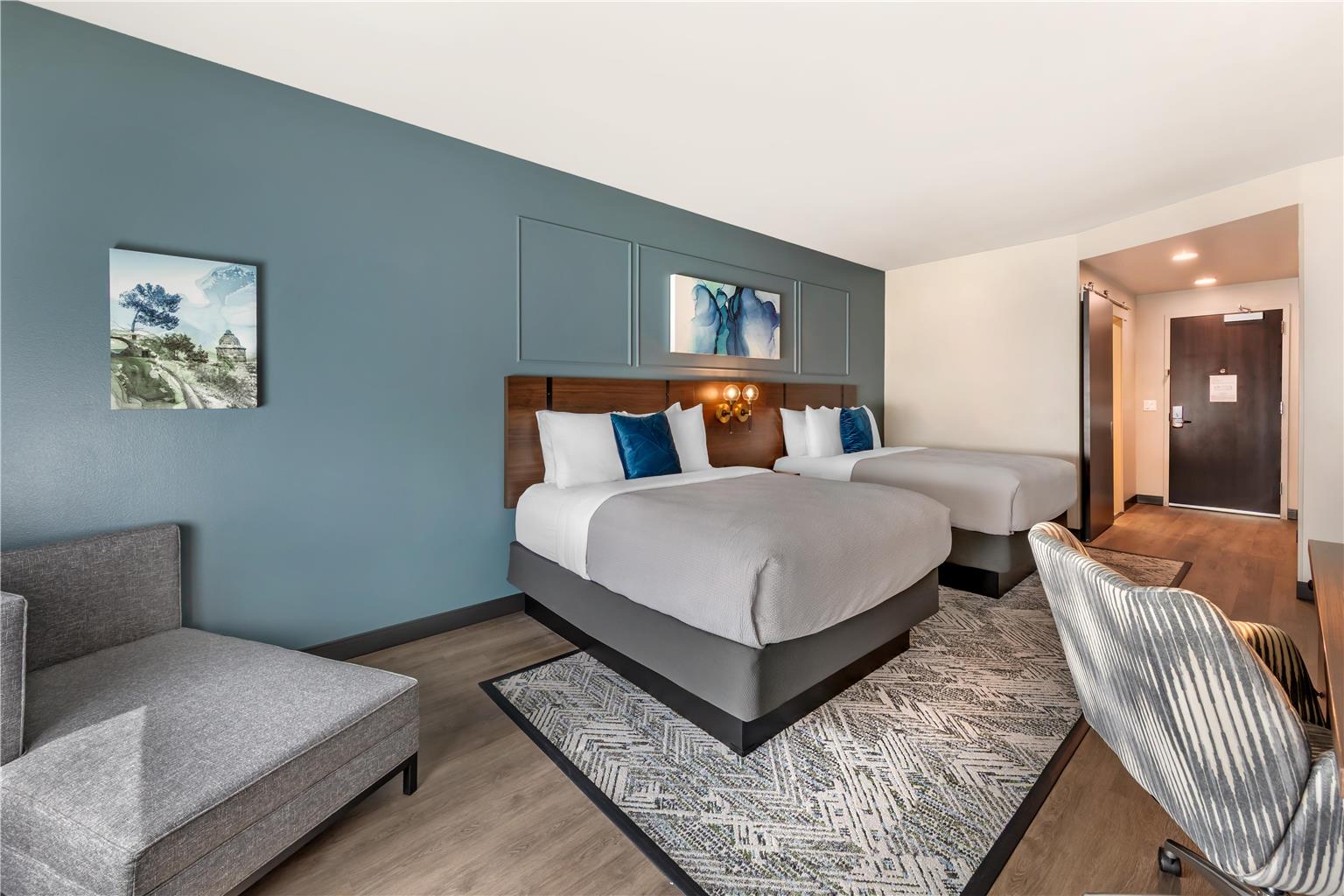 Double Queen Guestroom