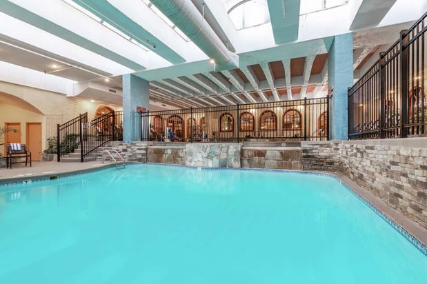 Images Embassy Suites by Hilton Kansas City Plaza