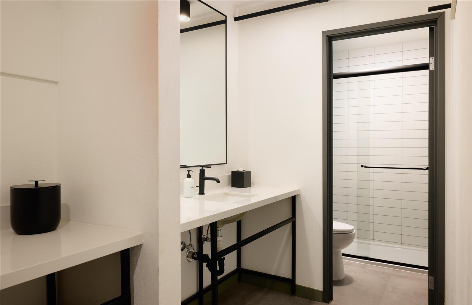 Guest room bath
