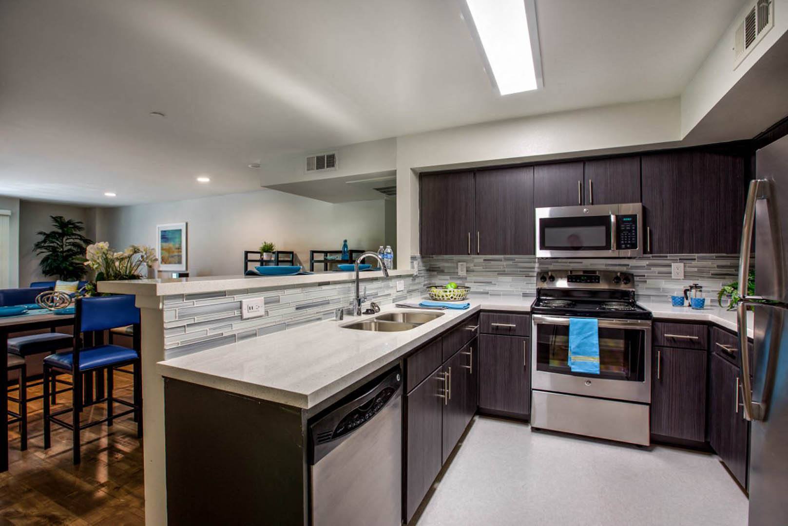 Kitchen 433 Midvale - Student Housing at UCLA Los Angeles (310)824-1737