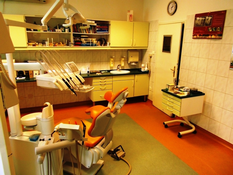 Images Dr. Bodnár László Fogszakorvos, MOM implantológus