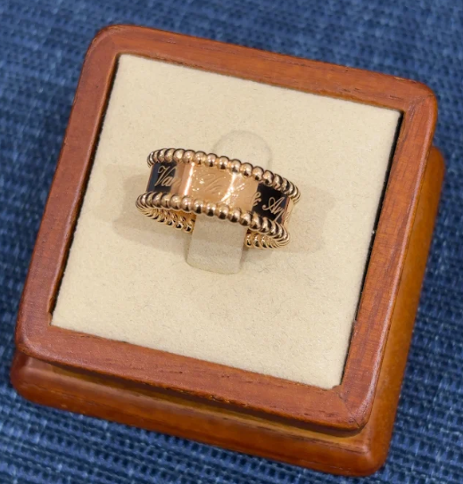 Images KOMEHYO（コメ兵）買取センターekimoなんば