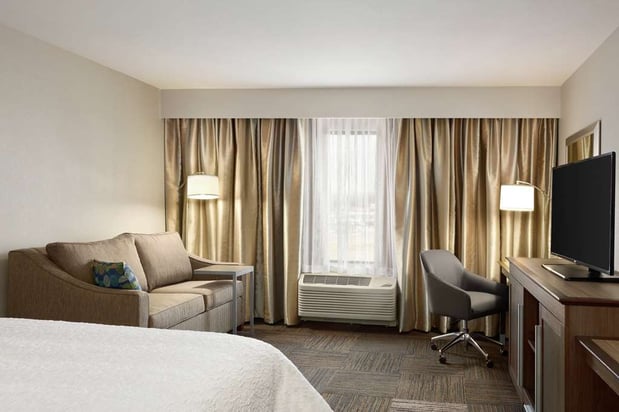 Images Hampton Inn & Suites Minooka