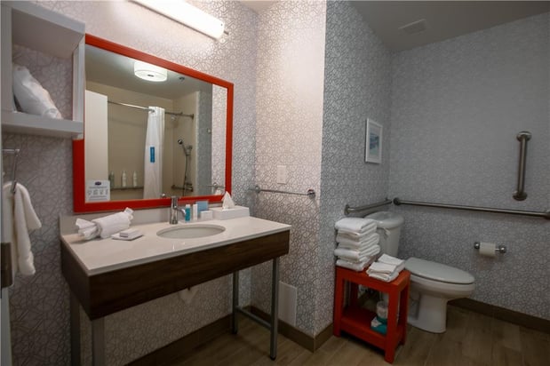 Images Hampton Inn & Suites Wilder