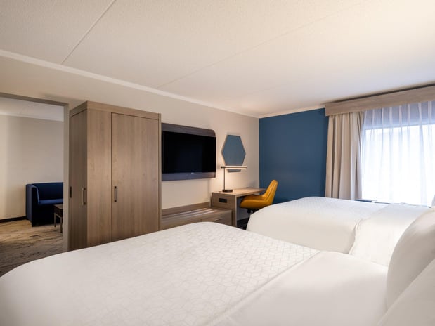 Images Holiday Inn Express & Suites Greensboro-(I-40 @ Wendover) by IHG