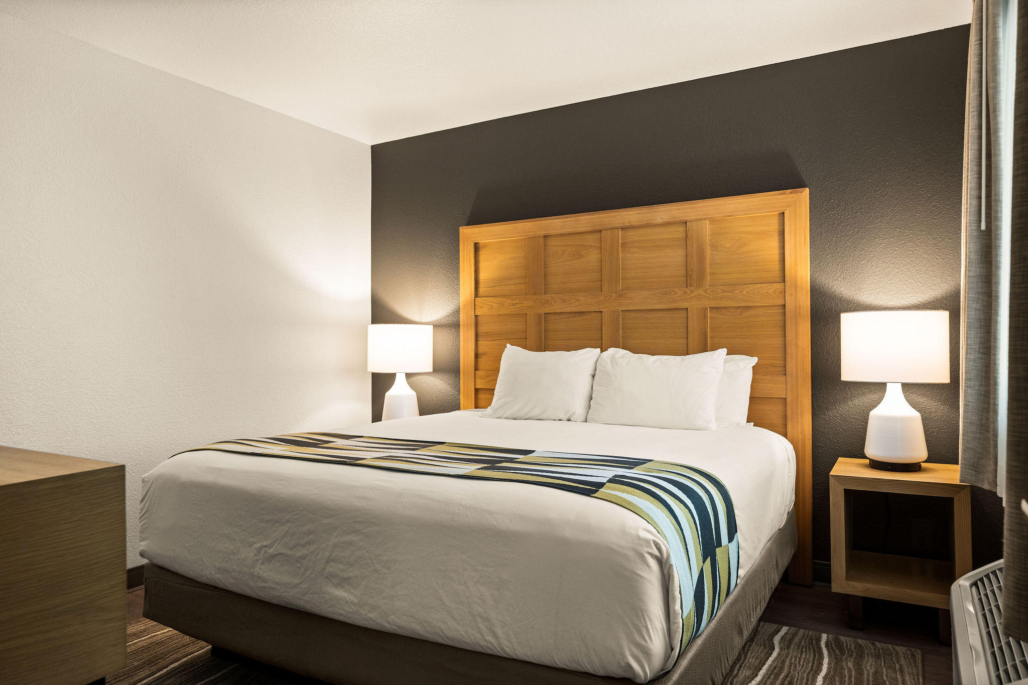 Oxford Suites Redding Guestrooms