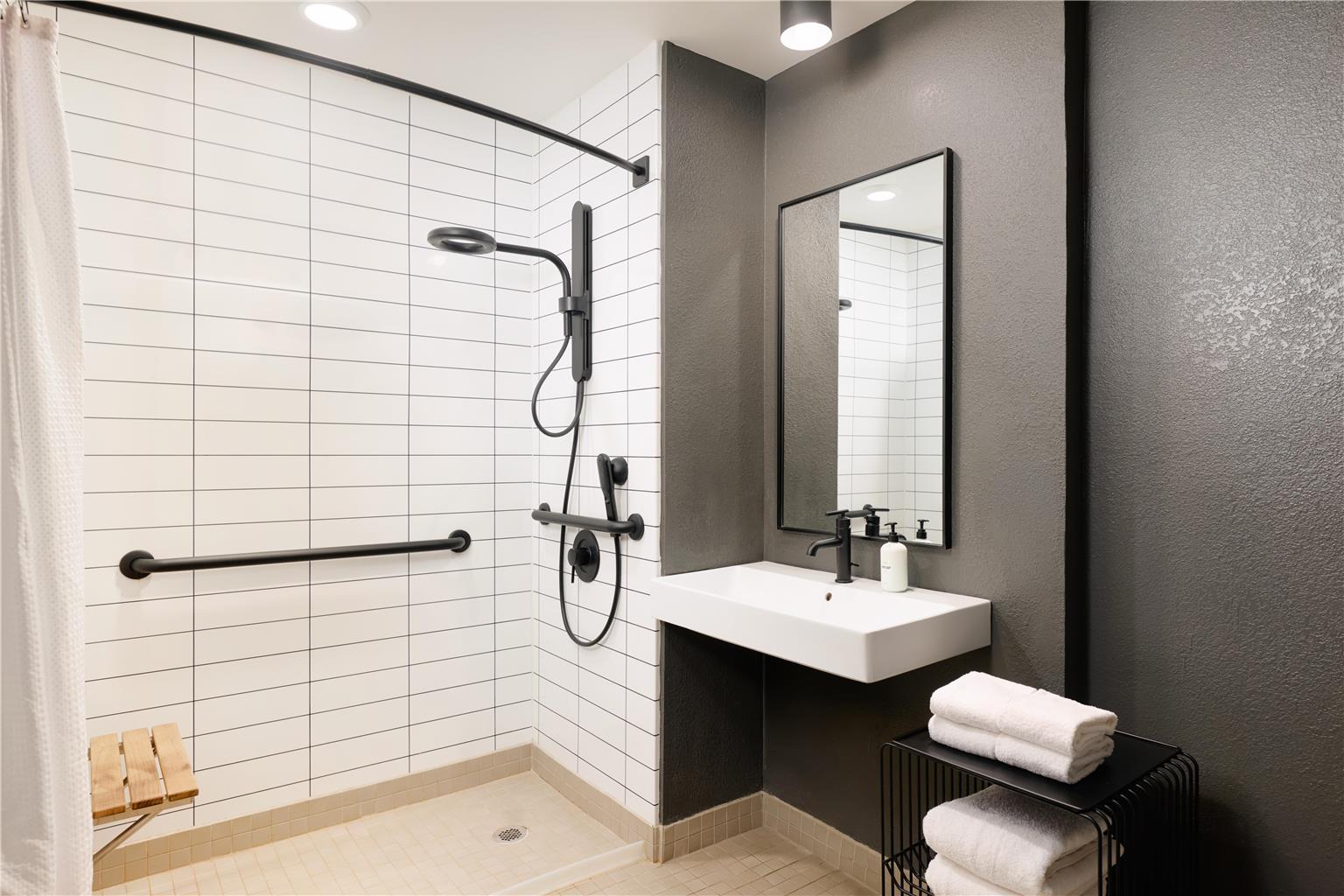 Guest room bath