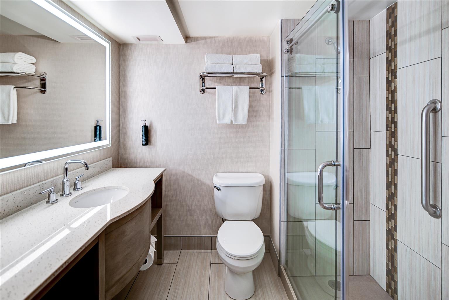 Guest room bath