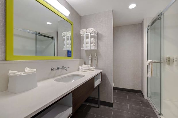 Images Hampton Inn & Suites Marina