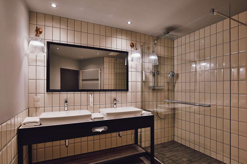 Corner Suite bathroom Hotel Berlin, Berlin, a member of Radisson Individuals Berlin 030 26050