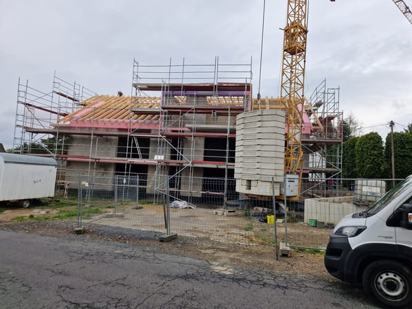 Professionelle Dachstuhl-Sanierung und Dachneubau in Weißenthurm bei Neuwied und im Raum Mayen-Koblenz. Fachgerechte Erneuerung von Tragkonstruktionen, Dachaufbauten und Holzkonstruktionen – zuverlässig geplant und präzise umgesetzt vom erfahrenen D...