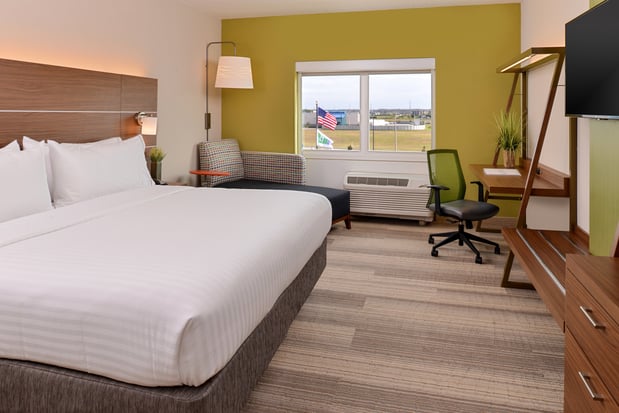 Images Holiday Inn Express & Suites St. Petersburg - Madeira Beach by IHG