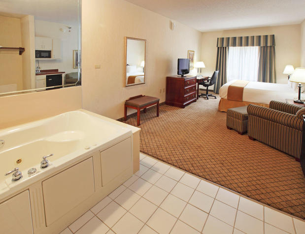 Images Holiday Inn Express & Suites Camden, an IHG Hotel