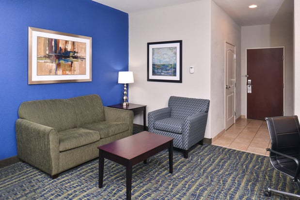 Images Holiday Inn Express & Suites San Antonio South by IHG