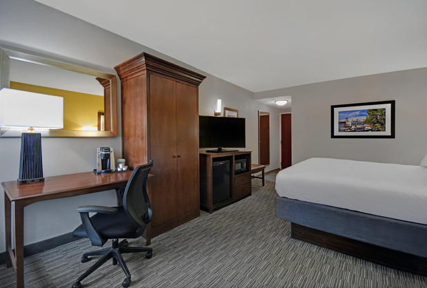 Images Holiday Inn Express & Suites Cincinnati Riverfront, an IHG Hotel