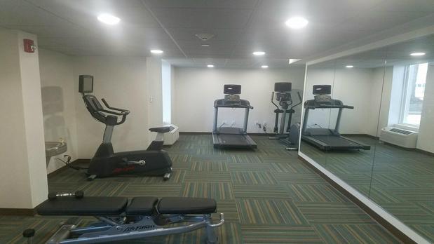 Images Holiday Inn Express Williamsbrg Busch Gardens Area by IHG